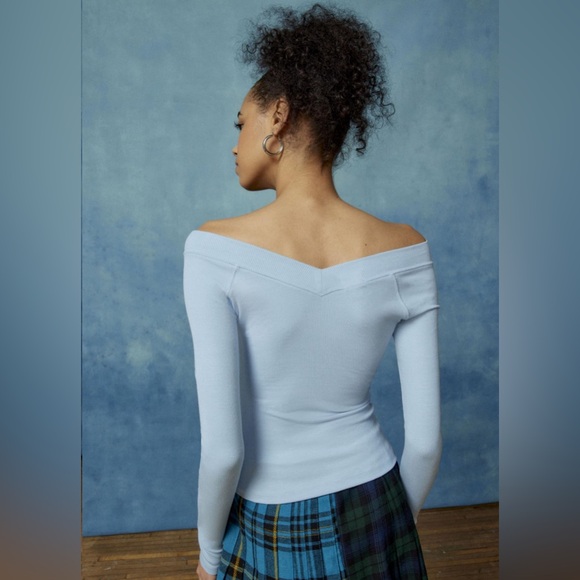 NWOT Urban Outfitters BDG Shannen Off-The-Shoulder Long Sleeve Tee - Picture 3 of 5